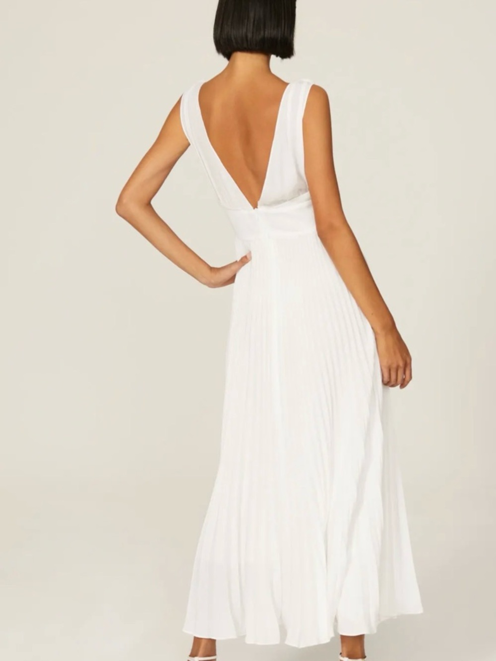 Elegant White Backless Pleated Maxi Dress